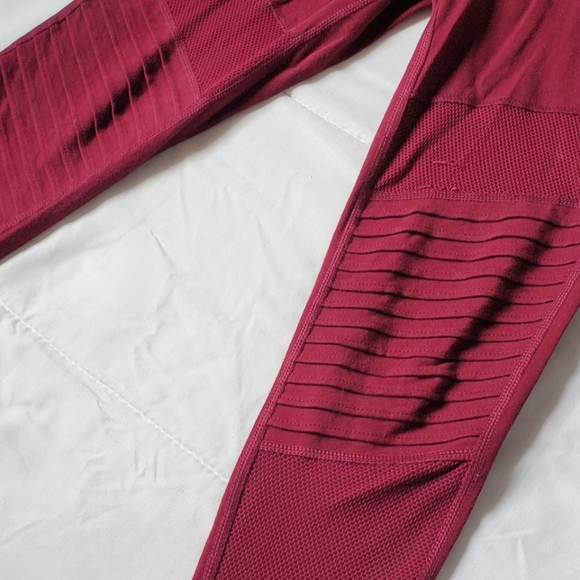 3 for $20 | Reebok Side-Pocket Leggings | size XS - Picture 2 of 3